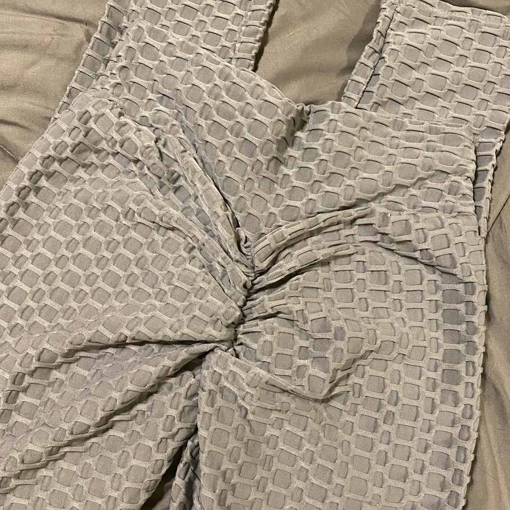 Never Worn “Scrunchy” Leggings!